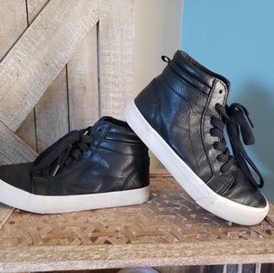 Boys Youth Old Navy Hi Top Sneakers.